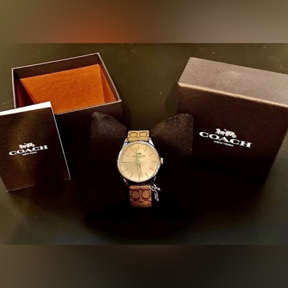 Brand New Women’s Coach Watch (W1549) Genuine Leather Strap Box & Papers - Picture 4 of 4